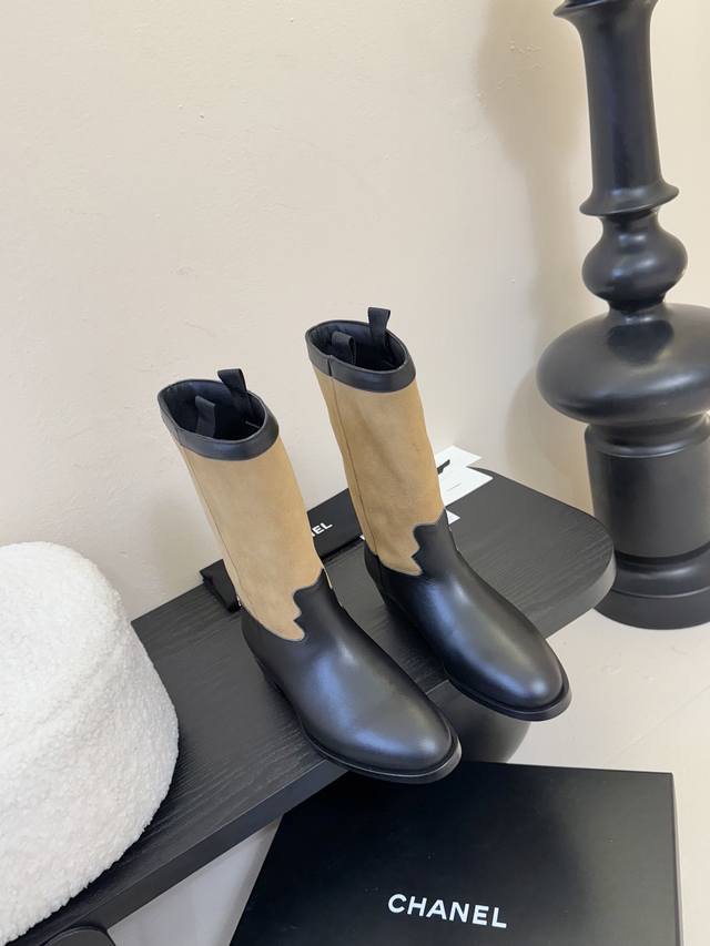 Chanel 25Ss New Ankle Boots DDD. This thick-soled design has been a frequent fea