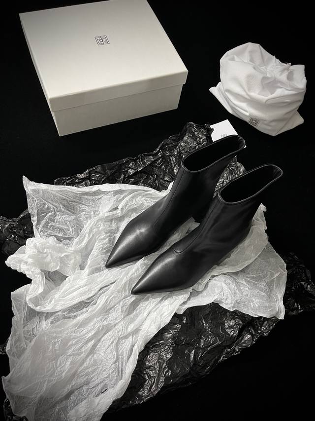 Totem* New autumn and winter boots Minimalist style aura 1.8 meters long legs un