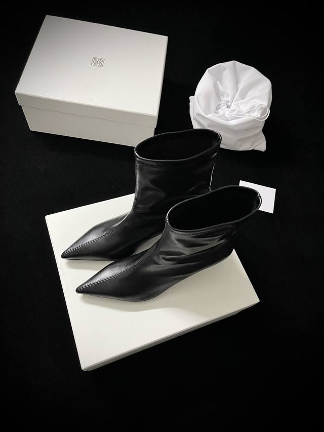 Totem* New arrival short boots Pointed toe short boots are simple and stylish, a