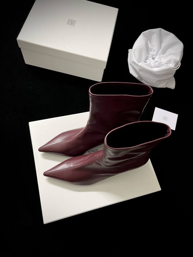Totem* New arrival short boots Pointed toe short boots are simple and stylish, a