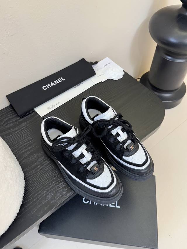 Chanel 2025 new style small Chanel suede round toe panda thick-soled sports shoe