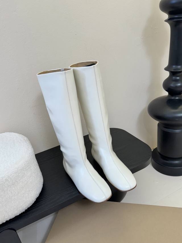 Miist* New boots DDD. Clean lines create a cool silhouette, simple yet sophistic