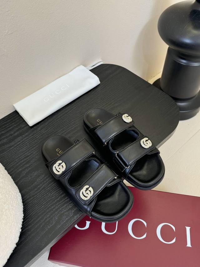 Gucci Double G buckle design is very attractive and can be adjusted to the size