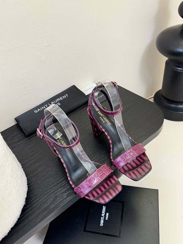 Ysl Saint Laurent 2025 new sandals It's hard not to love these... I absolutely a