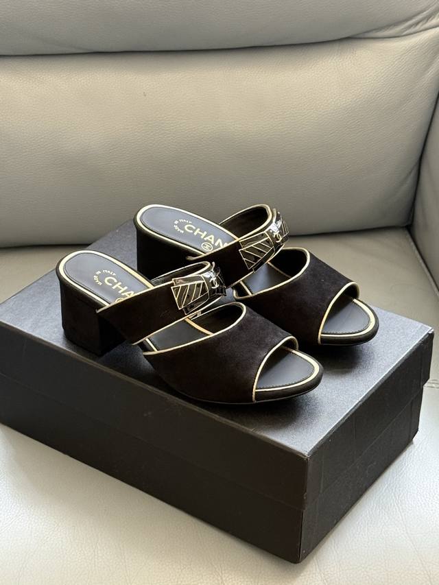 Chanel 25A New Arrival~ Chanel 25 Early Fall Handmade Collection Small block-hee