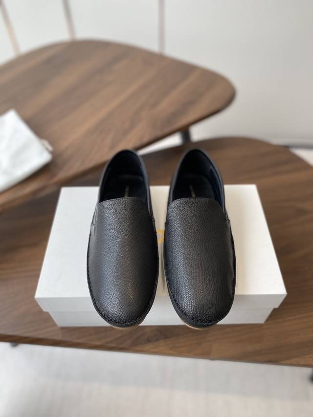 The Row 25Ss new autumn/winter ballet flats, made in Dongguan. These are said t