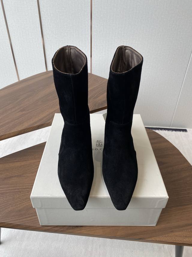 Brunello Cucineli Ss25 New Arrival~ New fall/winter pointed-toe ankle boots are