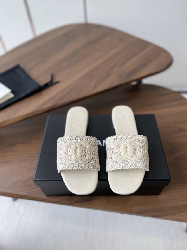 Chanel 25Ss Spring/Summer New Vacation Slippers A brand new design from Chanel.