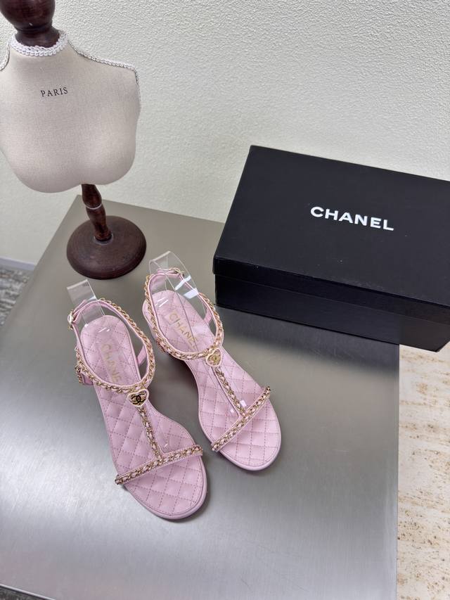 Chanel handmade chain sandals Purely handwoven Eye-catching logo adds comfort a