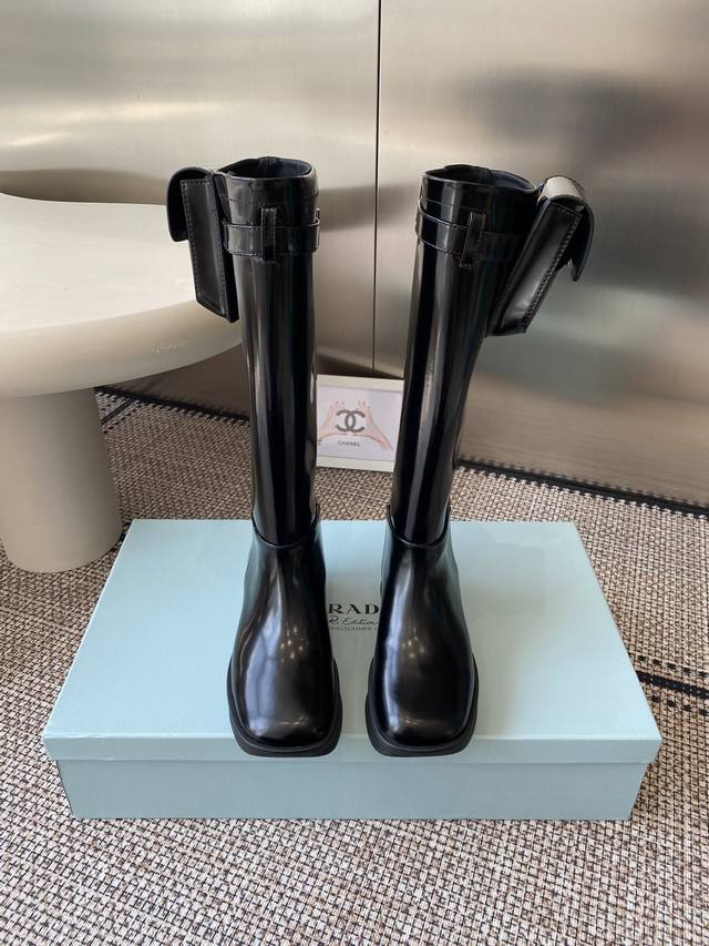 2025Ss Prada's new Equal slip-on motorcycle boots, reinterpreting a design from