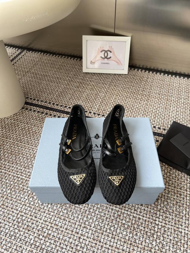 2025Ss Prada's new spring and summer Mary Jane ballet flats are soft and comfort