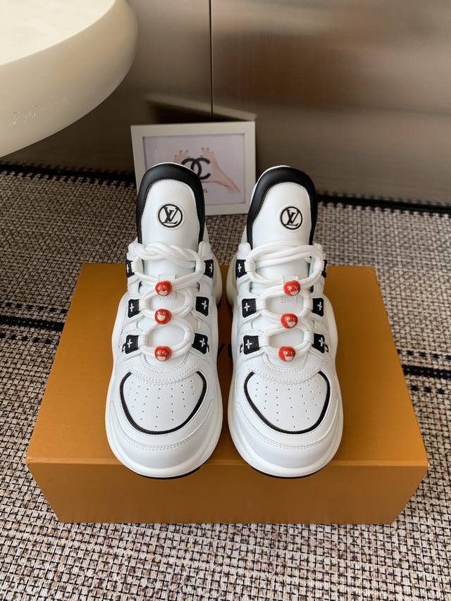Accessories 50 Lv 2025 Spring/Summer new dad shoes exude youthful vitality, supe