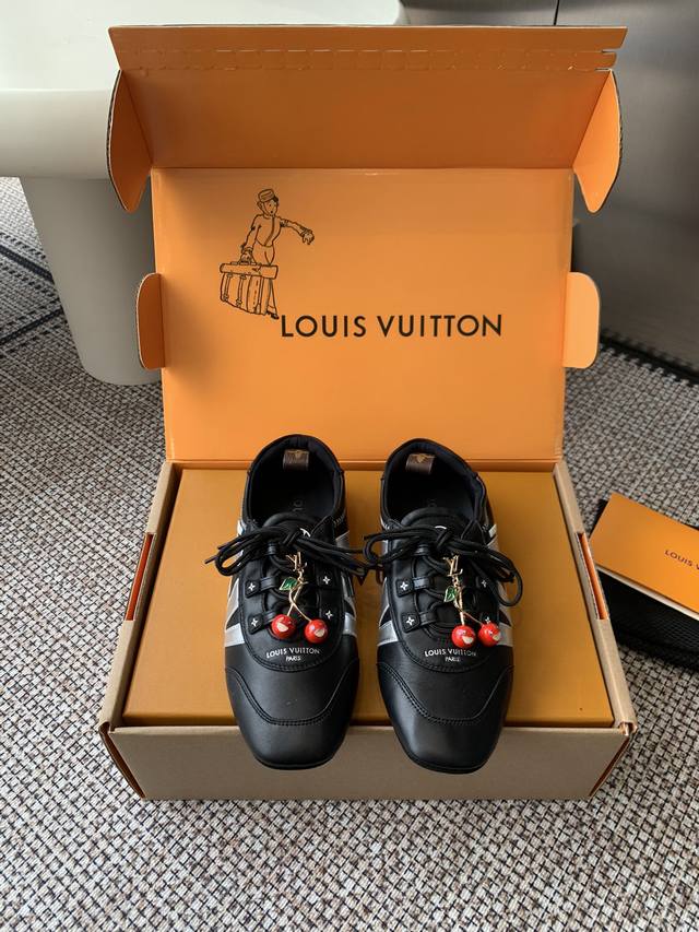 Top-of-the-line accessory 60 Louis Vuitton Spring/Summer Sneakerina ballet sneak