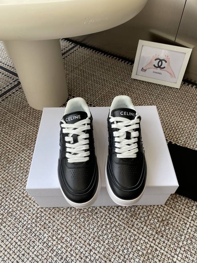 Celine's latest Block 25Ss lace-up platform women's casual sneakers. The Triomph