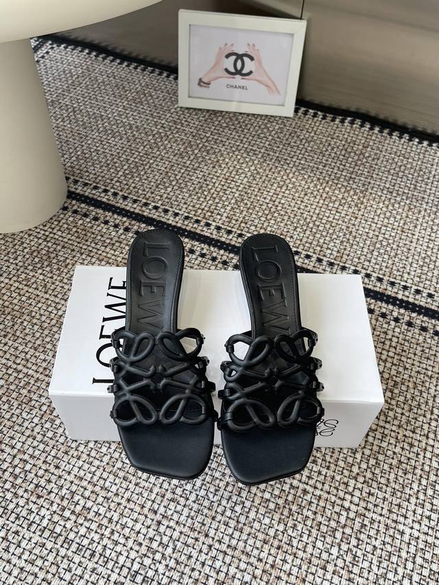 Loewe 25Ss new spring/summer slippers DDD. The minimalist design creates a clean