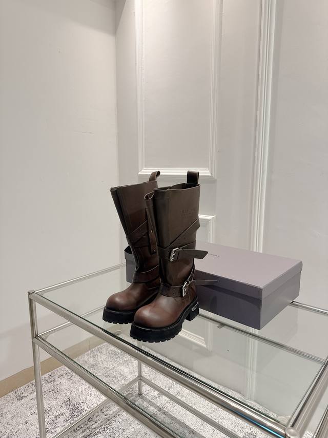 Dongguan's top-tier edition: 2025 Fall/Winter Balenciga 25Fw Venom mid-calf boot