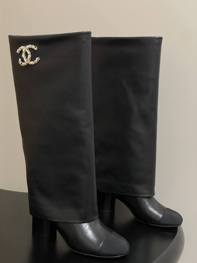 New Early Fall Chanel 25B Fall/Winter Runway Style Fold-Up Chain Boots with Blo