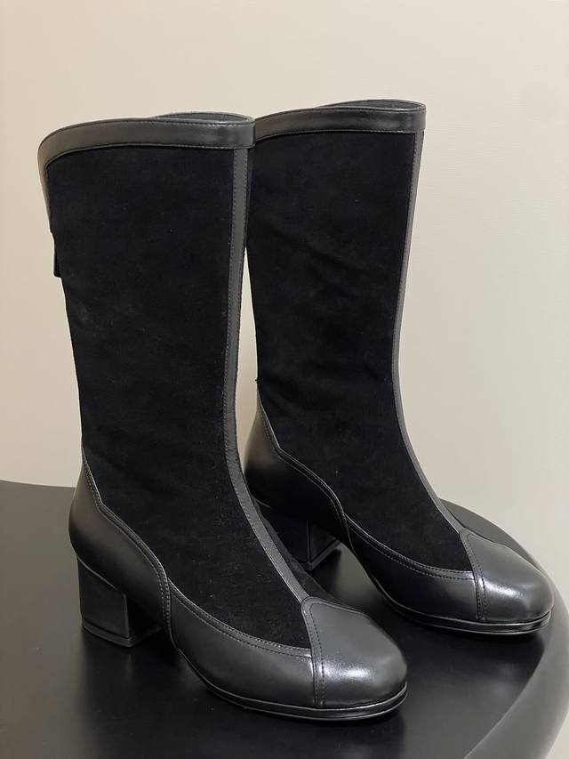 The new Chanel 25A early autumn mid-calf boots with zipper, suede color-blocked