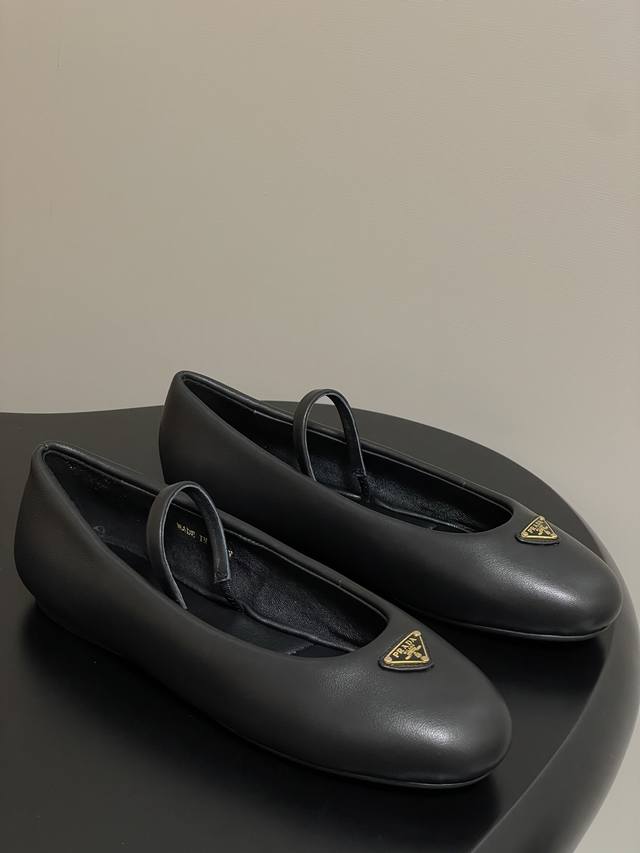 Top quality, comes with a flight case. 25Ss New Prada Nappa sheepskin baguette b