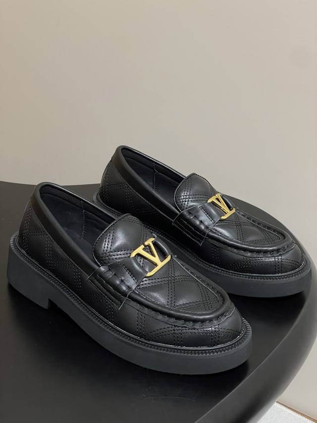 Valentino 2025 Autumn and Winter Series new thick-soled diamond-embroidered lett