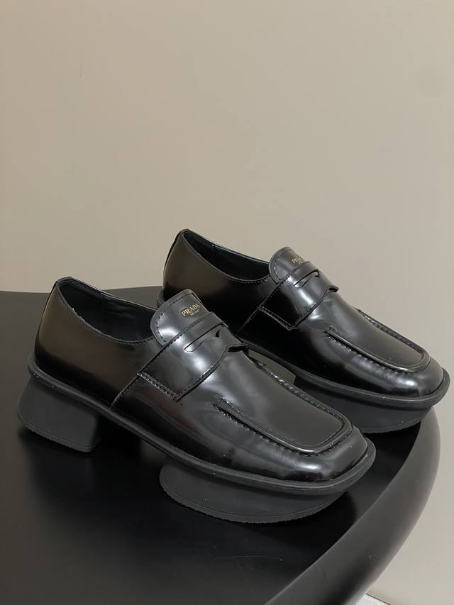 25Fw New Prada Equal Shiny Leather Loafers for Early Fall. Reinterpreting an arc