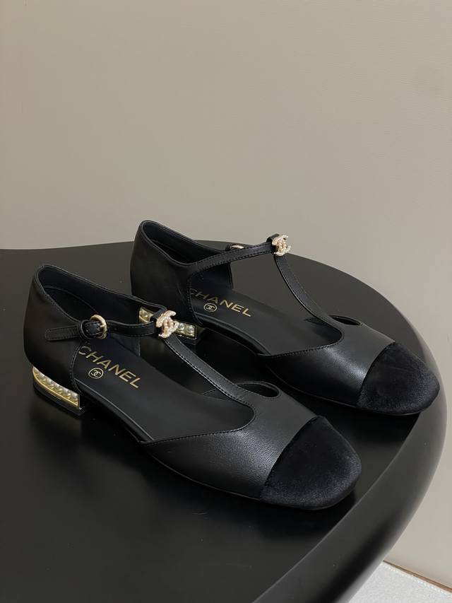 25A New Chanel Early Fall Pearl Double C Buckle T-Strap Mary Jane Shoes with Pea