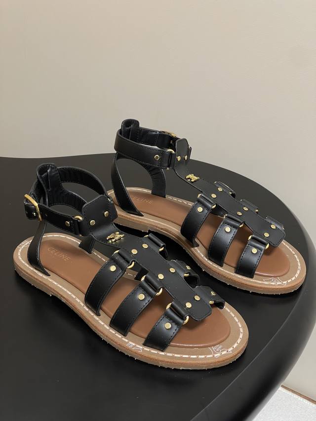 25Ss New Spring/Summer Celine Retro Roman Flat Sandals Design with classic logo