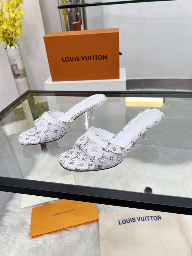 Lv's new denim kitten heel slippers are a must-have for summer goddesses in 2025