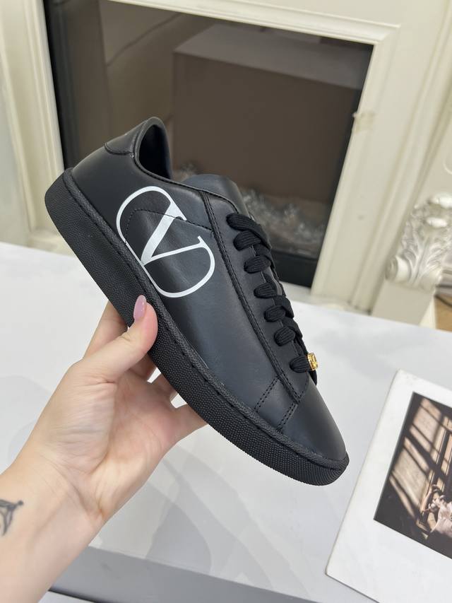 Premium Edition Valentino 25 Royco Series Cherry Couple's Casual Sneakers, White