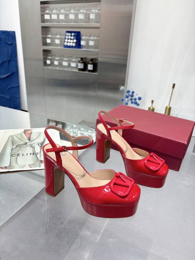 Factory P Premium purchasing version of Valentno's newest model! 2025Ss latest