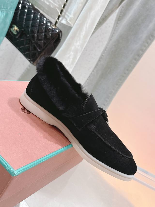 Women's and Men's Sizes DDD. The Loyo Pina classic rabbit fur loafer is simple,