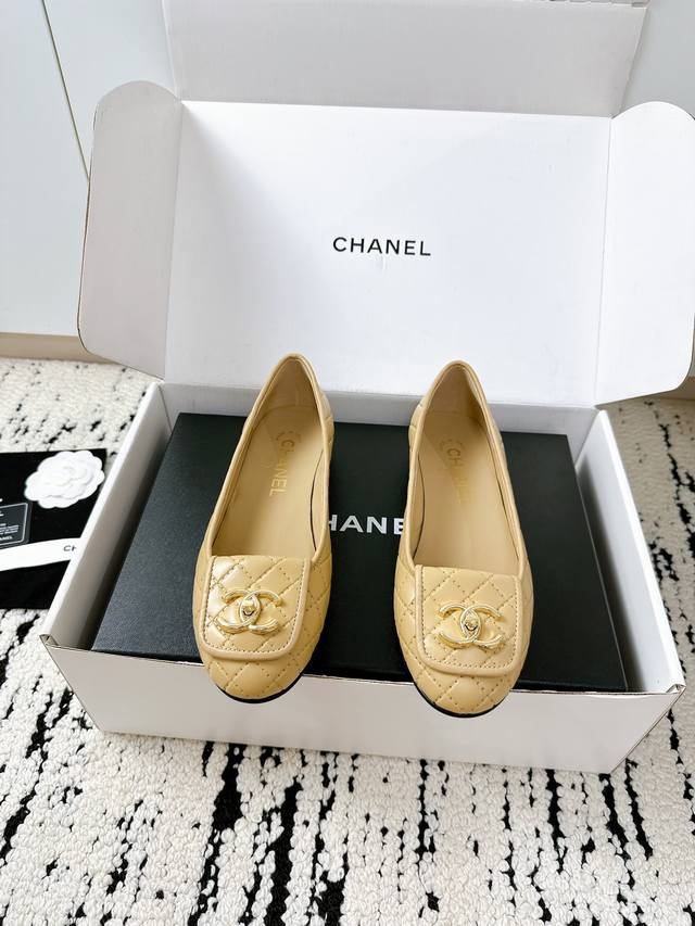 New arrival from the counter Top-grade replica diamond-patterned flat Mary Jane