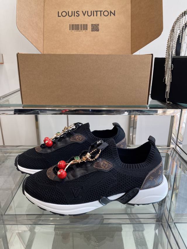Lv Louis Vuitton 25Ss new sneaker socks DDD. This sporty, streamlined design is