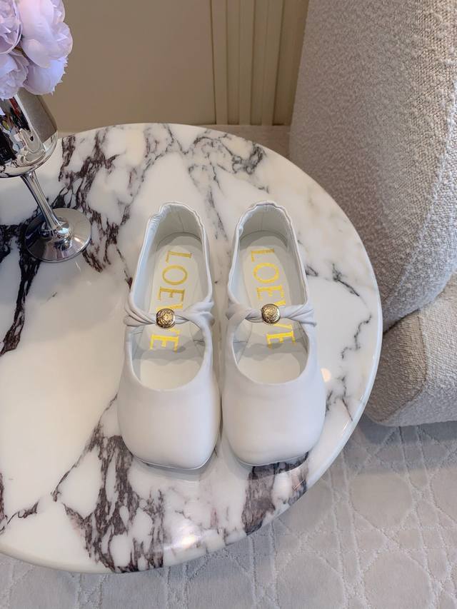 Loew's new Mary Jane flats really hit my sweet spot. They look amazing on my fee