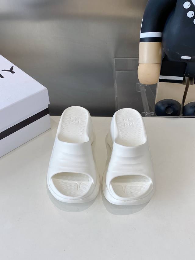 Quantity and price, single size, single model Size: 35-40 Givenchy platform slip