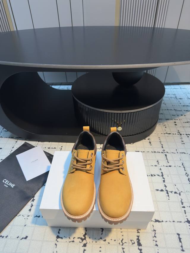 Celine's thick ankle boots for men and women, recently seen on the runway and wo