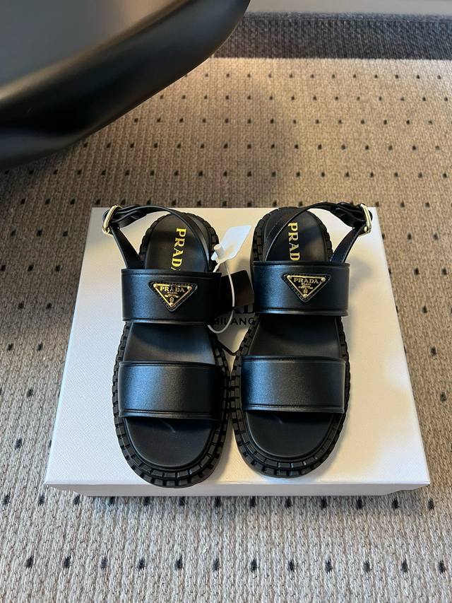 Prad* Prada's new 25Ss sawtooth Roman platform rubber sandals (DDD). Retro and s