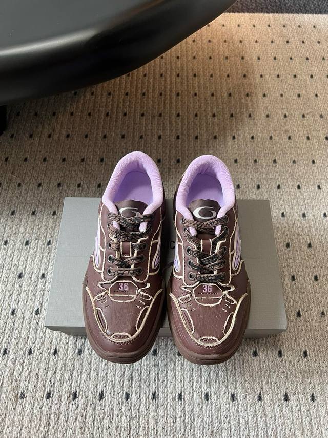 Balenciag* Balencia's latest couple's casual sneakers, DDD. Originally sourced,