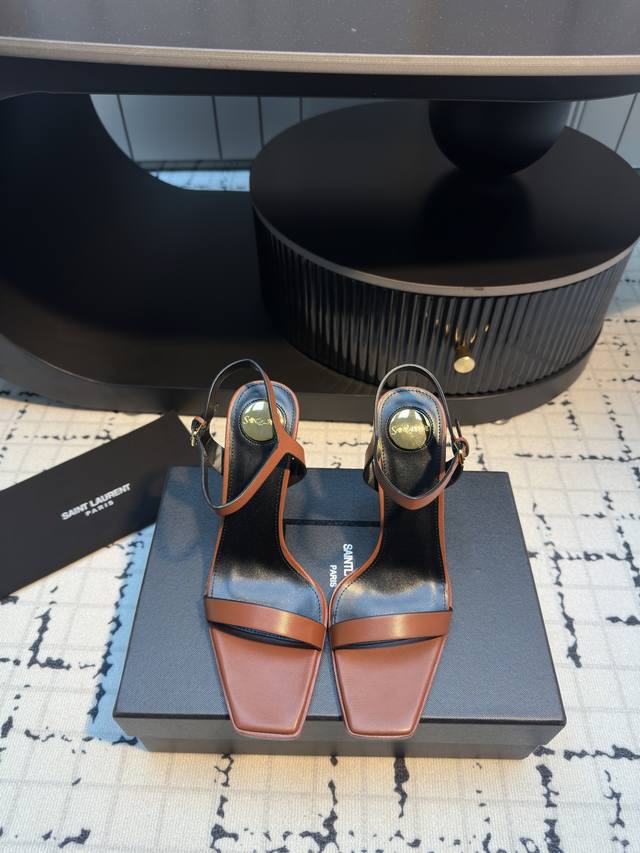 Saint Laurent 25Ss Ysl single-strap sandals are incredibly stable and have a sup