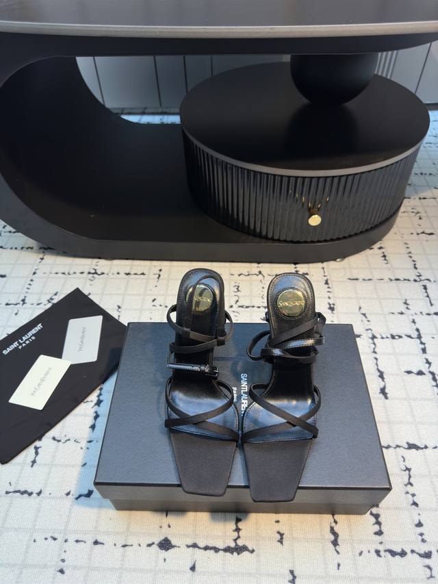 Saint Lauren* Ysl Yang Shulin's new letter heel high-heeled sandals. Beautiful l