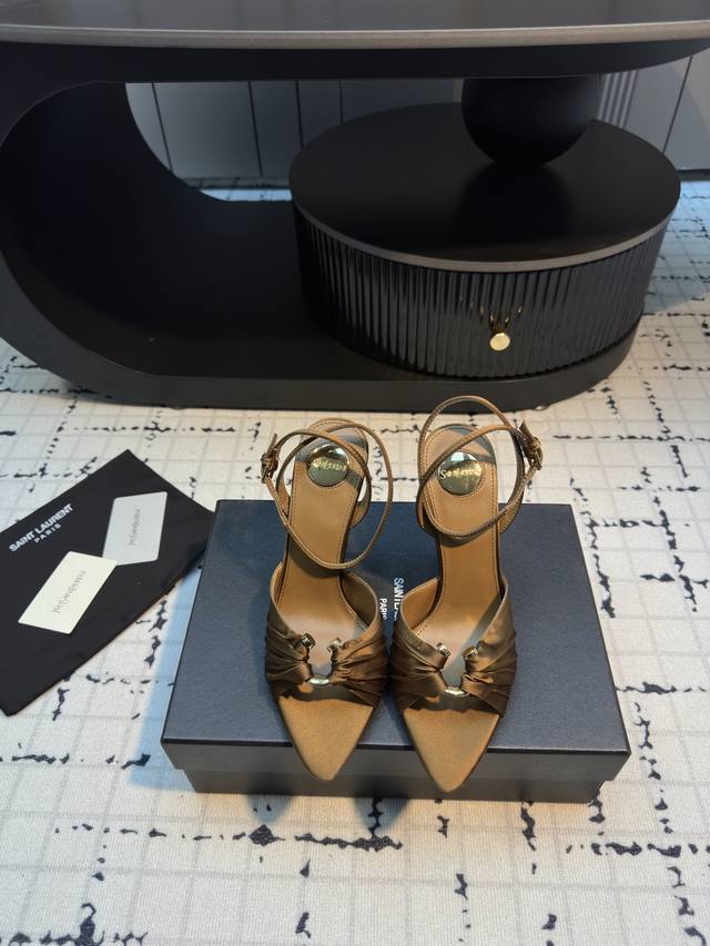 Saint Lauren* Ysl Yang Shulin's new silk high-heeled sandals are a beautiful sig