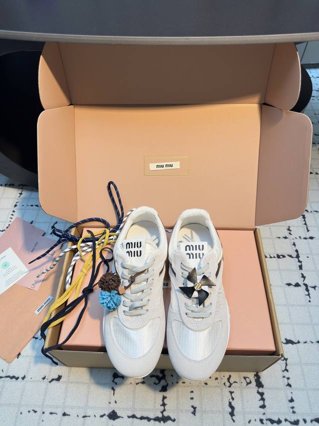 Miumiu Gymnasium SS25 catwalk-inspired retro preppy style, a lightweight, breath