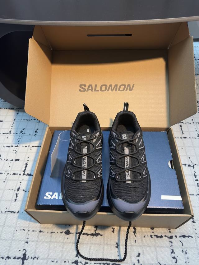 The latest hot-selling Cdg X Salomon collaboration, the Xt-6 series, features el