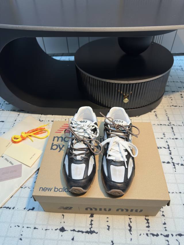Miu Miu co-branded 2025 lace-up couple's Forrest Gaunt training shoes and footb