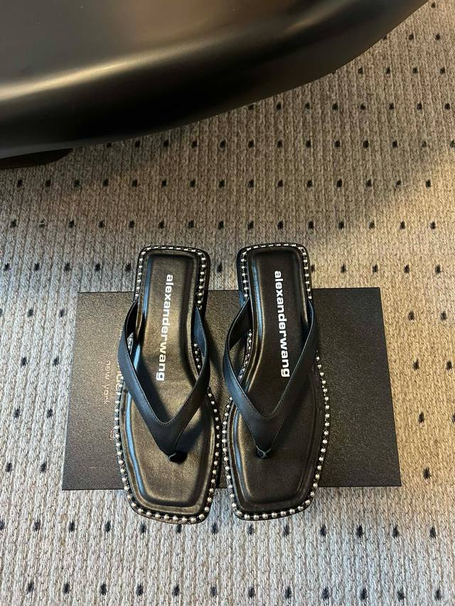 Agent-level Alexandere* Wang 25Ss newest spring/summer flip-flops. Love the styl