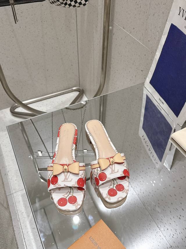 Top-of-the-line, procurable Lv Ss25 New Arrival~ These Cherry Lv x Tm 9Am flat s