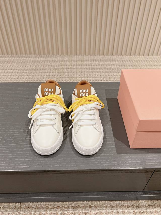Single shoes, half-slippers Miu Miu's new autumn and winter casual sports white