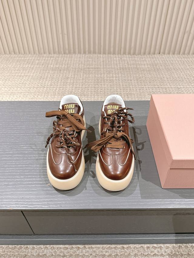 Factory release, Miumiu's latest thick-soled casual sneakers. These popular thi