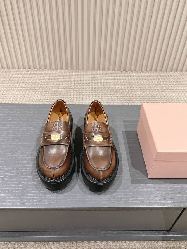 Factory Outlet, Miumiu's latest 2025 runway style, coin-shaped thick-soled loaf