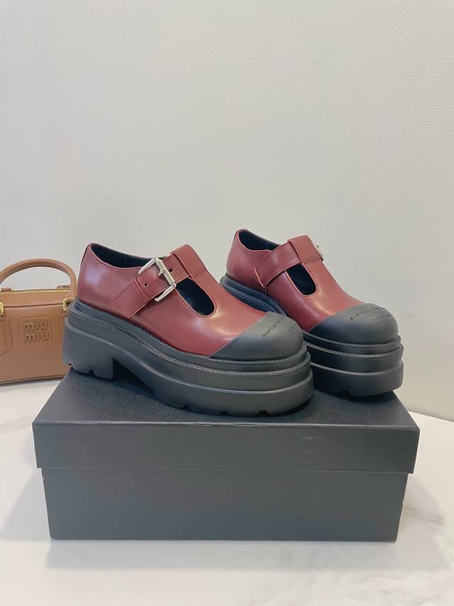 Alexanderwang Alexanderwang's latest hot style is very popular and many influenc